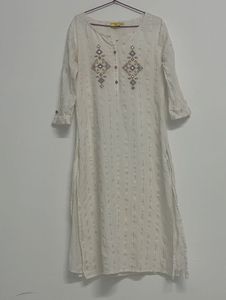 Elegant Embroidered Kurta🤍