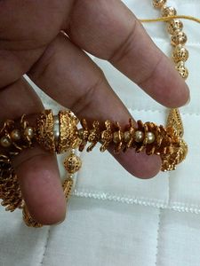 Elegant Gold-Tone Necklace &amp; Earring Set