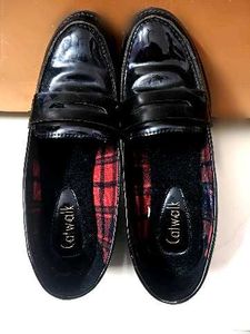 Black Loafers + free pair of jeans n tee