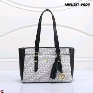MICHAEL KORS* *SULLIVAN SIGNATURE CANVAS LARGE LOG