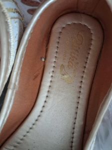 Embroidered Juttis/Mojaris