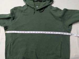 Uniqlo Green Hoodie ( wearable for c- 40-48 )