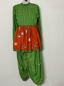 NAVRATRI keryu Embroidered Kurta Set with