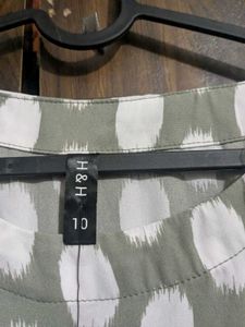 H&amp;H Olive polka print Top