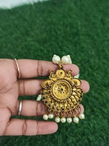 Pearl &amp; Gold Pendant Necklace