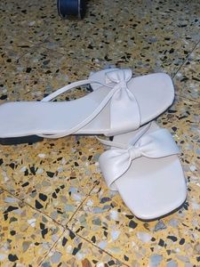 Bow Detail Flip Flops