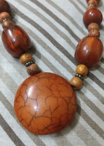 Beautiful Rasin And Wood Necklace