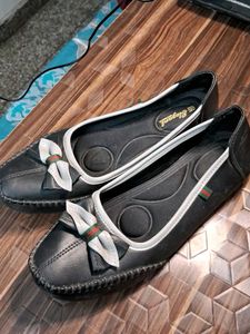 Elegant Black Ballerina Flats with Bow