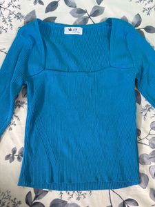 Very pretty blue ribbed top 💙