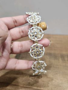 Elegant Floral Headband - Gold &amp; White