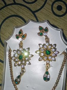 Exquisite Green &amp; White Stone Necklace Set