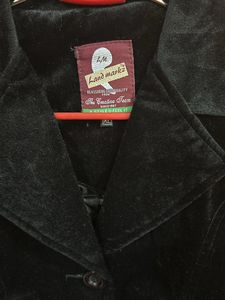 BLACK VELVET BLAZER WITH NO FLAWS