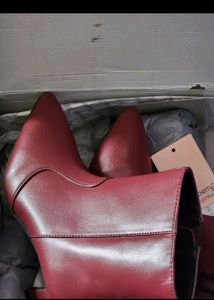Dressberry Maroon Kitten Heel Boots