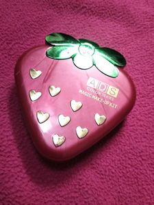 Cute Strawberry Make-Up Kit