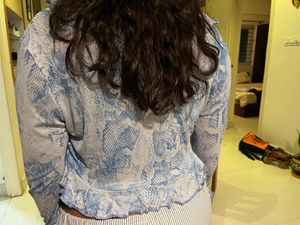 Stylish Blue Snake Print Blouse (azorte)