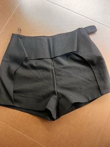 Chic Black High-Waisted Shorts
