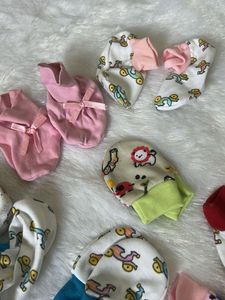 Cute Baby Mittens and sock’s for new born