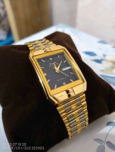 Vintage  Quartz Gold Watch