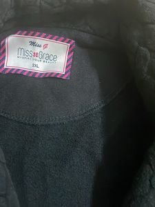 Coat Style Comfortable, Buttoned Sweatshirt.