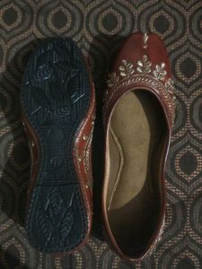 Embellished Jutti Flats size 39