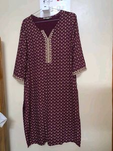 Avaasa maroon Elegant Printed Kurta in size M