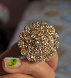 Stunning Vintage Floral Ring