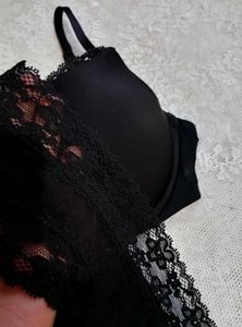 Beutiful Calvin Klein Lace Bra Panty