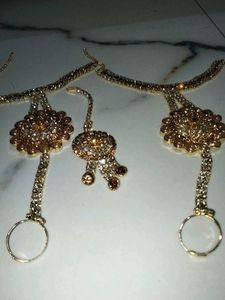 Hathphul and maangtika