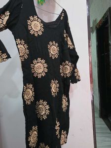 Elegant Black Embroidered Kurta
