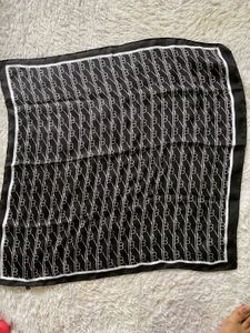 Stylish Black &amp; White Printed Scarf