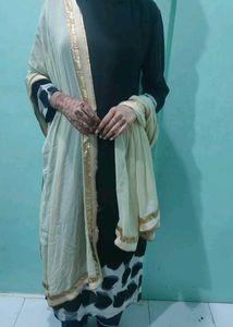 Gold Trimmed Dupatta