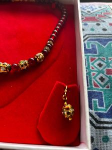 Elegant Beaded Necklace with Embellishments