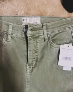 Freepople Skinny Jeans With Knee Rips