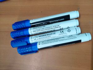 pack of 6 sealed white board markers