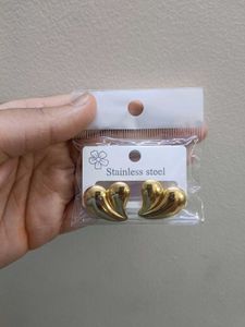 Chic Gold Heart Earrings