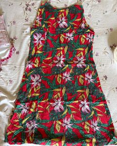 Vibrant Floral Sleeveless Dress 🌺