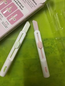 Plush Swipe Face Razor Set