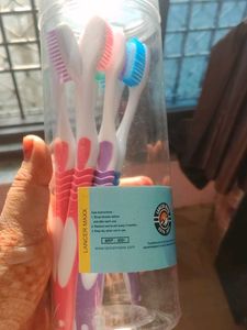 Pack of 8 Toothbrushes
