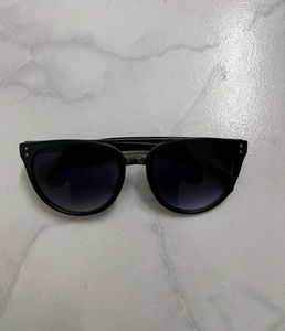 Stylish Black Cat-Eye Sunglasses