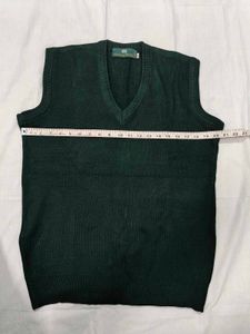 Men's Green V-Neck Sleeveless Sweater Vest
