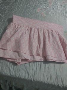 Pink Diamond Pattern Bedspread with frill.