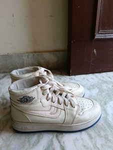 Stylish Mid-Top Sneakers