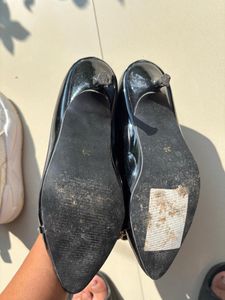 Chic Black Patent Chain Detail Flats
