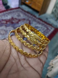 Gold Tone Leaf Pattern Bangles Set