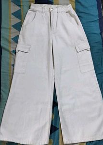 White Wide-Leg Cargo Pants