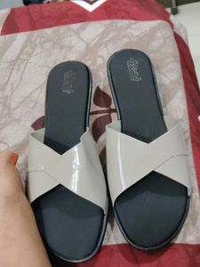 unused Stylish Beige &amp; Black Flat Sandals