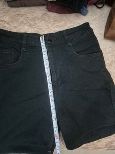 black denim shorts ♡‧₊˚*