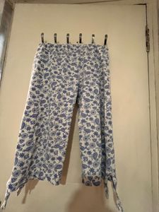 Floral Print Capri Pants