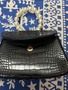Chic Black Croc-Embossed Handbag with Pearl Handle