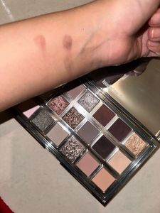 Huda Beauty Icy Nude Eyeshadow Palette